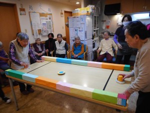 お誕生日会・エアーホッケー対決