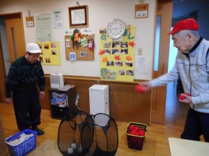 11月お誕生日会・レクリエーション　焼き肉食事会・玉入れ