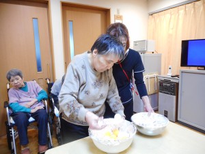 １月お誕生日会・ピンポン玉すくい