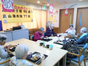 雅の家敬老会・9月お誕生日会・レクリエーションもぐら叩き