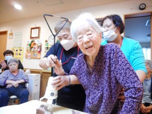 お誕生日会・秋のレクリエーション・栗拾い　たこ焼き・焼きそば大会