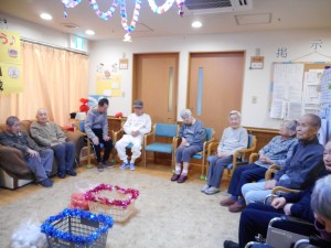 令和6年1月お誕生日会・レクリエーション　玉入れ