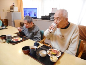 お誕生日会・レクリエーション（キャップ投げ）