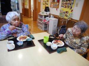 お誕生日会・レクリエーション（キャップ投げ）