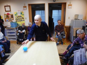 10月お誕生日会とレクリエーション・ボーリング大会 お食事会(たこ焼き・焼きそば)