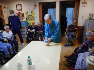 10月お誕生日会とレクリエーション・ボーリング大会 お食事会(たこ焼き・焼きそば)